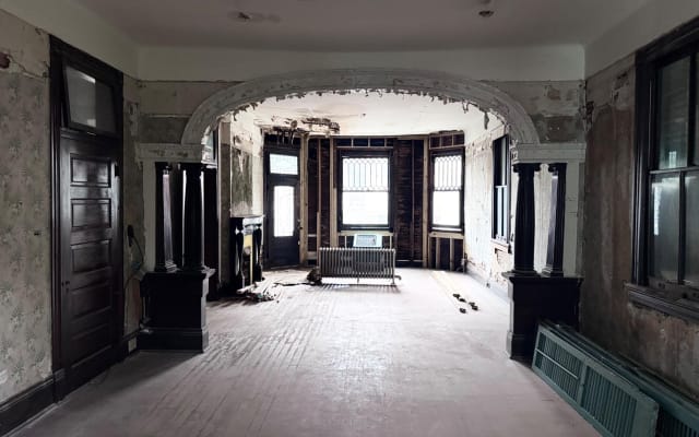 New Orleans Ghost Tour: Haunted House Visit
