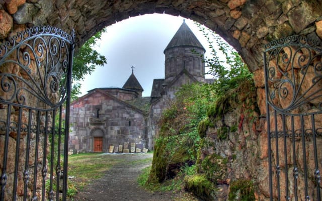 Dilijan, Lake Parz, Makaravank Monastery & Winery Tour