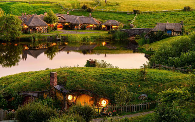Auckland to Rotorua via Hobbiton Tour