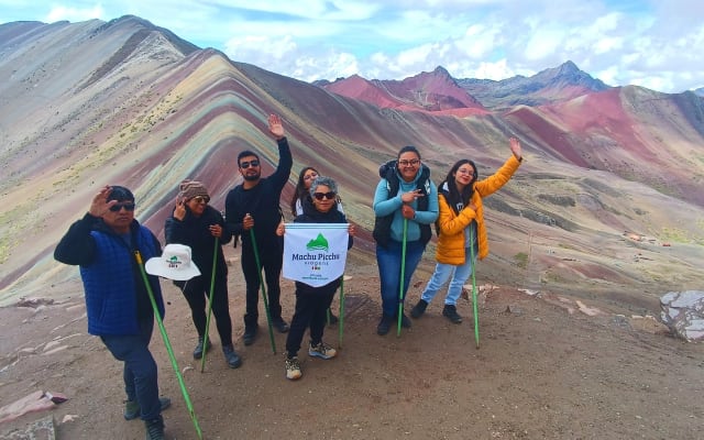 Rainbow Mountain & Red Valley Trek