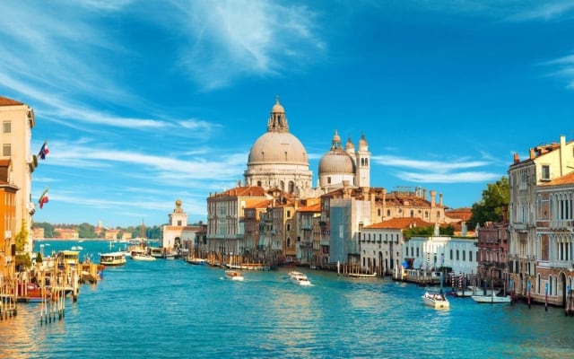 Shared Transfer: Venice Hotels to Train or Bus Station