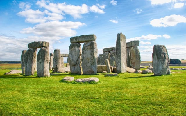 Stonehenge Inner Circle & Windsor Tour