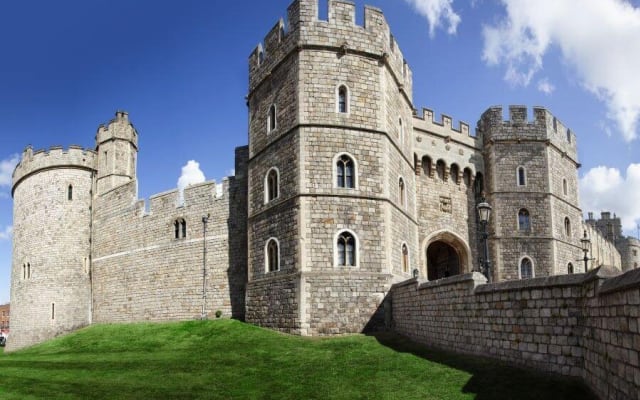 Windsor Castle, Stonehenge & Salisbury Cathedral Guided Tour