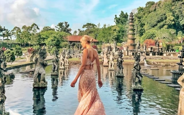 Bali Instagrammable Tour: Gates of Heaven & Waterfalls