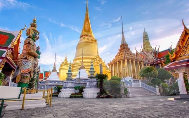 Bangkok Grand Palace & Emerald Buddha Tour