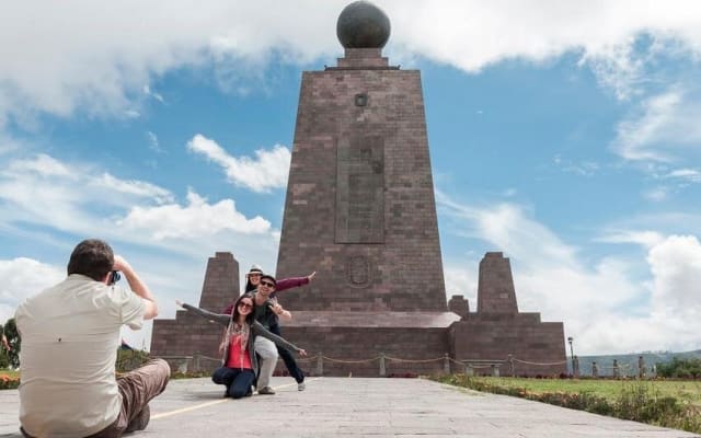 Quito City Tour & Middle of the World Monument