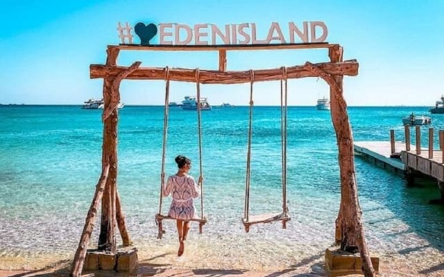 Private Speedboat Snorkeling at Eden Island