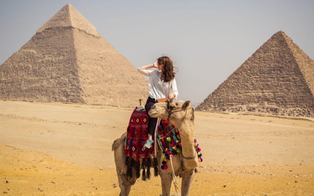 Private Pyramids, Museum & Sphinx Tour with Lunch