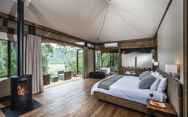 6-Day Big 7 Luxury Honeymoon Safari at Kariega: Settlers Drift