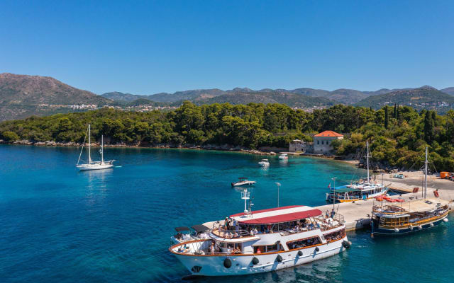 Elaphiti Islands Full-Day Cruise with Lunch