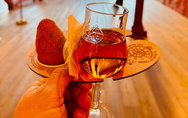 Gaia and Porto Walking Tour with Wine Tasting
