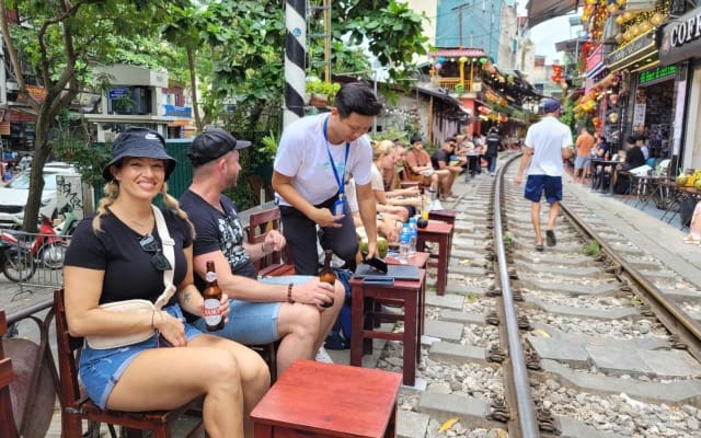 Private Hanoi Half-Day Tour: Train Street and Must Visit Places