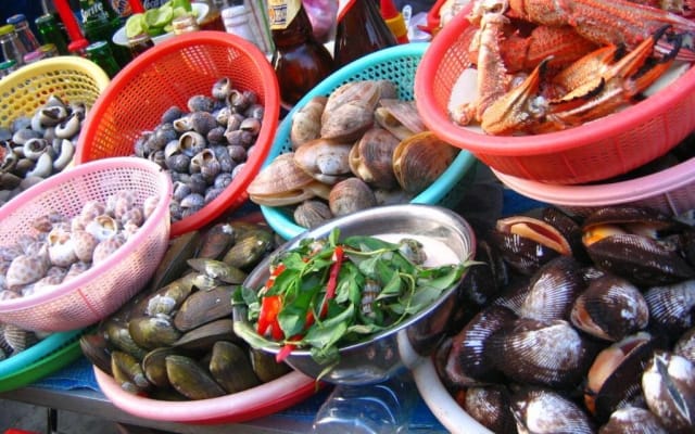Hanoi Seafood Tasting Walking Tour