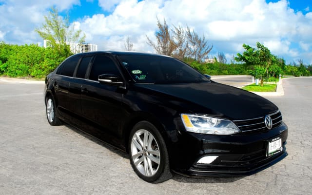 Luxury Sedan Transfer to Cancun Airport