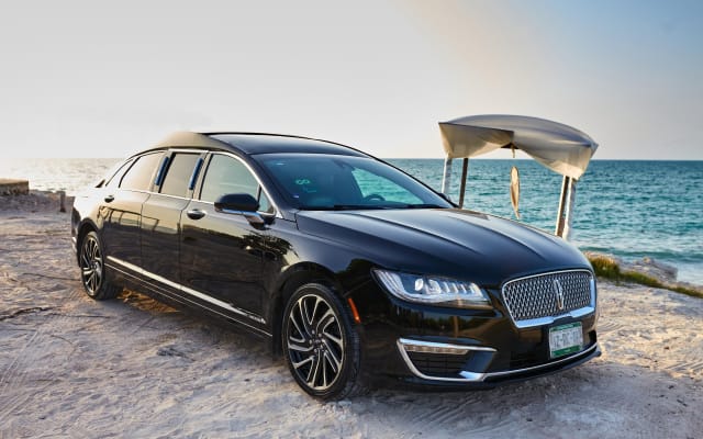 Luxurious Lincoln Stretch Limo Transfer