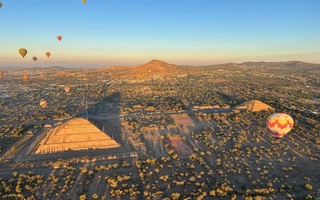 Hot Air Balloon Ride & La Gruta Dinner