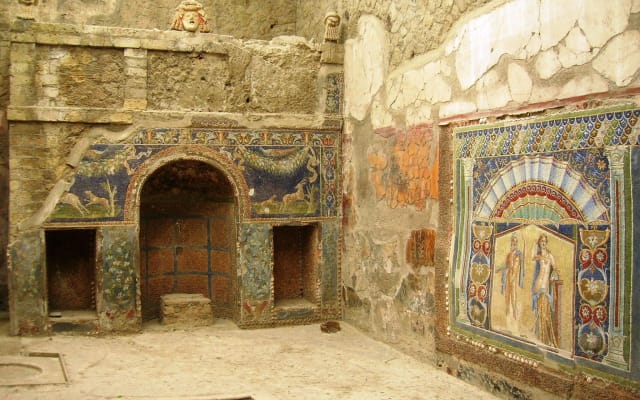Private Transfer: Rome to Amalfi Coast with Herculaneum Stop