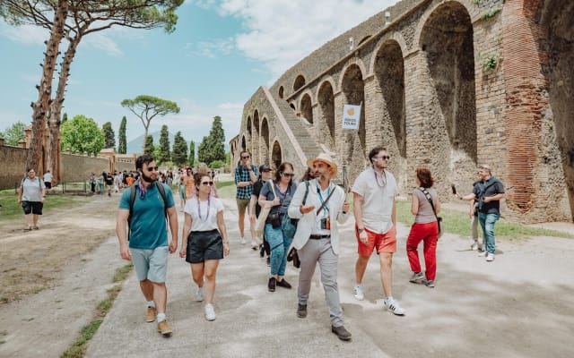 Pompeii Archaeological Tour with Amphitheatre Visit