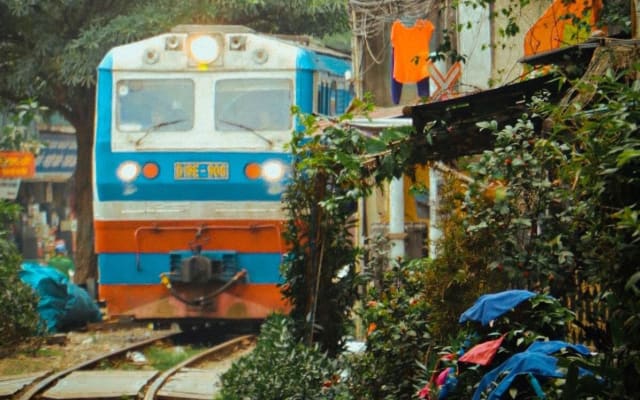 Hanoi Street Food & Train Tour