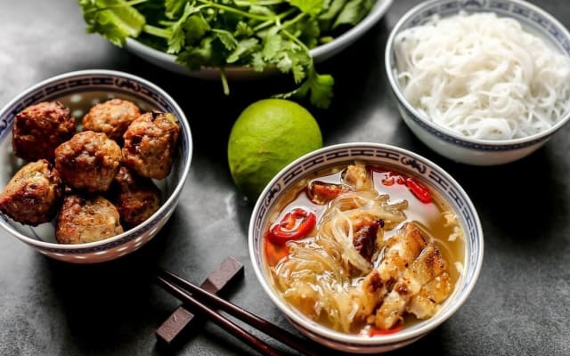 Hanoi Old Quarter Cyclo Food Tour