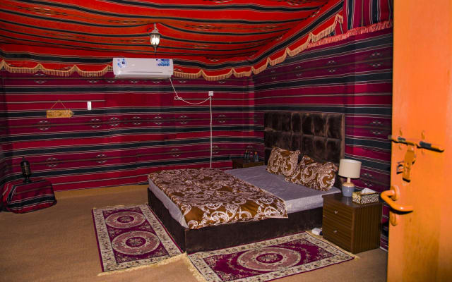 Overnight Camel Caravan in Dubai