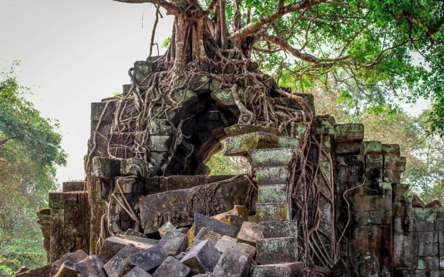 Kulen Waterfall & Beng Mealea Tour