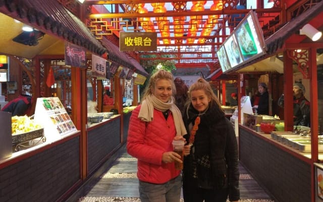 Beijing Hutong Night Walking Tour with Pub Visit