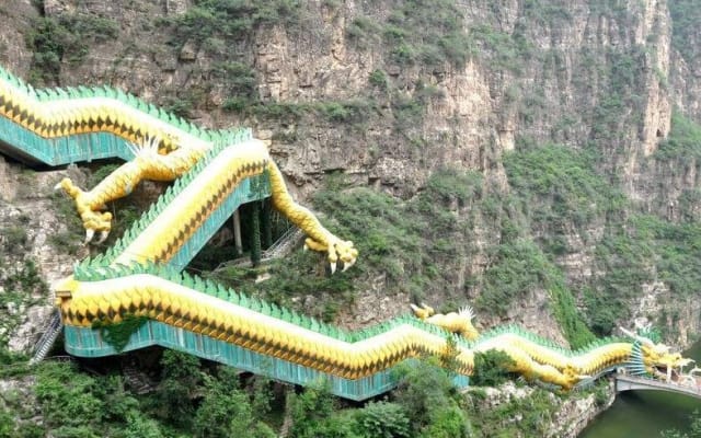 Private Day Tour to Longqingxia Gorge and Juyongguan Great Wall