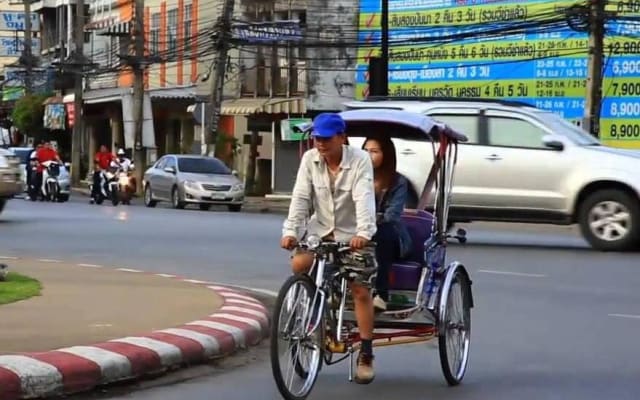 Chiang Rai Night Adventure: Dinner, Cultural Show & Trishaw Ride