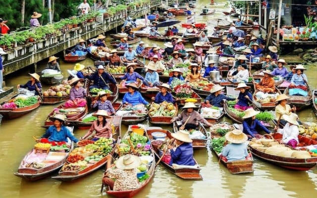 Authentic Tha Kha Floating Market Tour