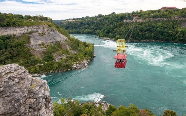Niagara Falls Luxury Bus Day Tour from Toronto with Boat Cruise
