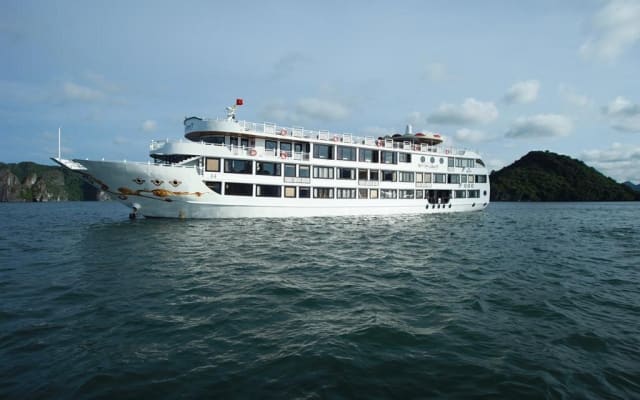 Overnight Halong Bay Cruise on the Starlight