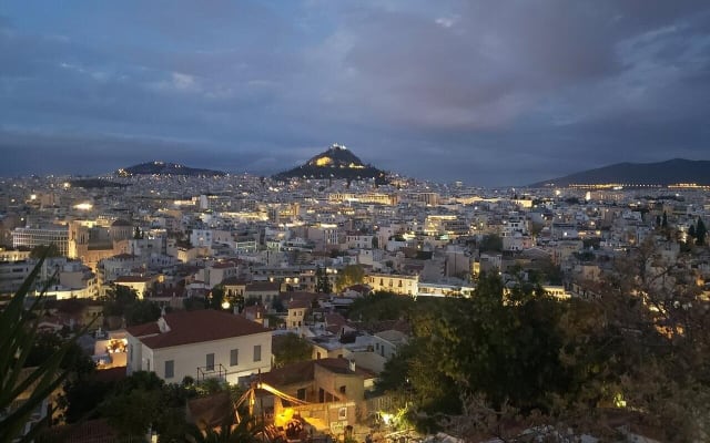 Athens Night Walking Tour with Dinner