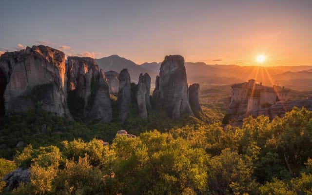 Delphi and Meteora 2-Day Small Group Tour from Athens