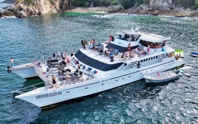 Mega Yacht Limousine of the Sea 1: Puerto Vallarta