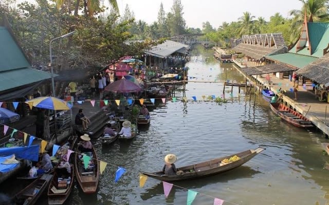 Thaka Floating Market Tour from Bangkok