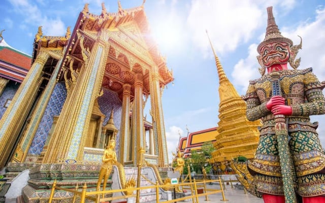 Bangkok Grand Palace Train & Floating Market Tour