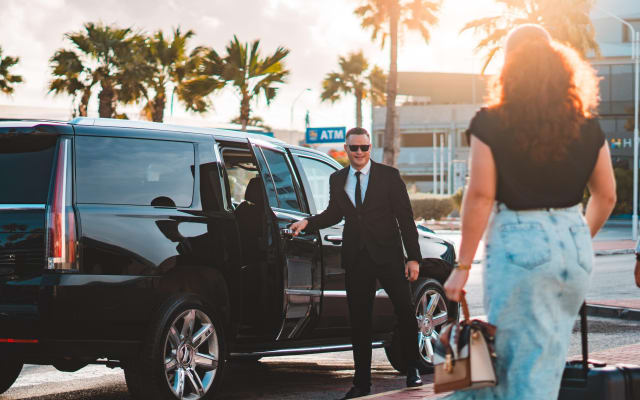 VIP Luxury SUV Airport Transfer in Aruba