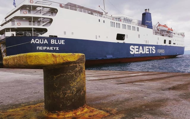 Athens to Piraeus Port Private Transfer with Wi-Fi