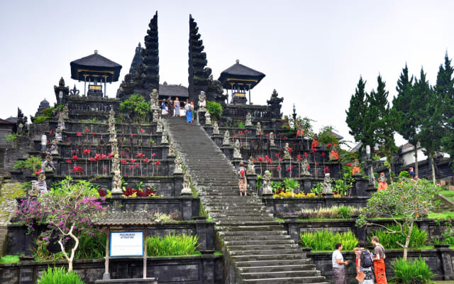 Besakih Temple Guided Tour with Lunch