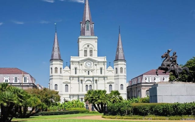 Oak Alley Plantation & New Orleans City Tour
