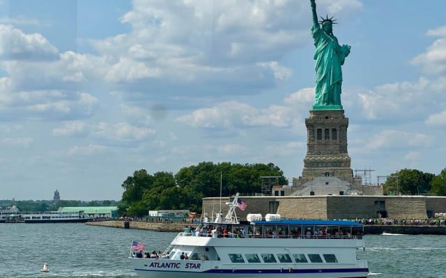 New York City Hop-On Hop-Off Bus Tour with Cityscape Cruise