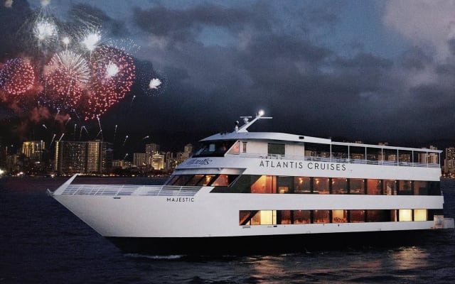 Waikiki Fireworks Cocktail Cruise