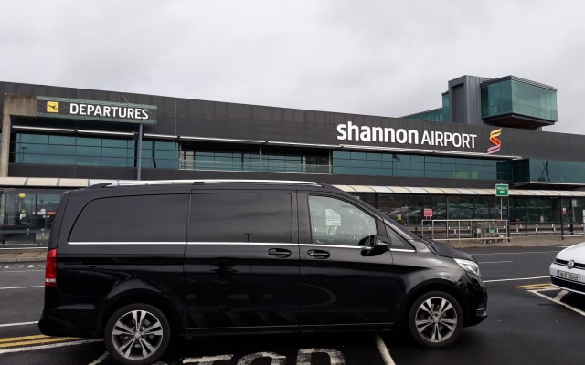Ballygary Estate Tralee to Shannon Airport Premium Car Service