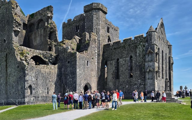 Discover Hidden Gems Private Cave and Castles Tour from Killarney