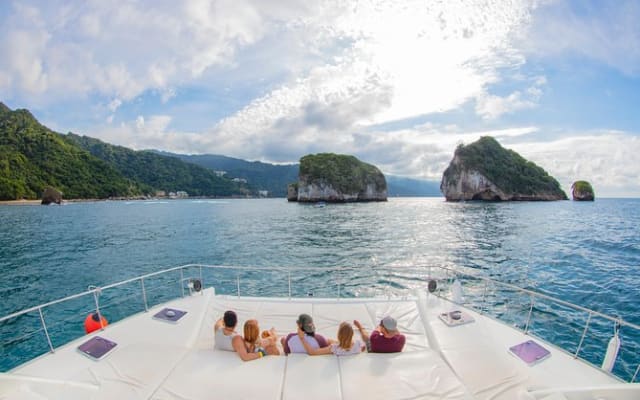 Luxury Yacht Snorkel & Beach Escape