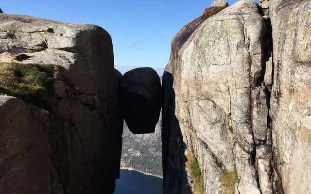 Stavanger: Guided Hike to Kjeragbolten Boulder Tour