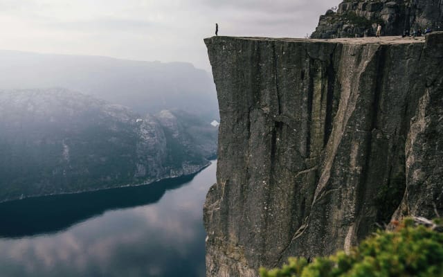 Stavanger: Guided Shorter Hike to Preikestolen Pulpit Rock Tour