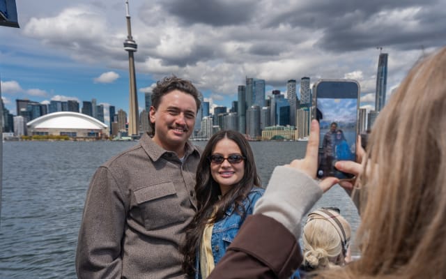 Toronto Walking Tour W/ Boat Cruise