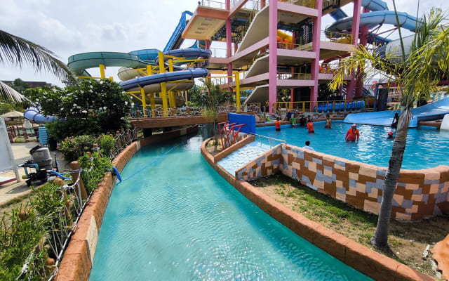 Splash Jungle Water Park Admission Ticket